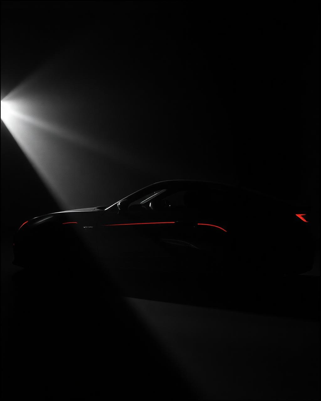 Frame de campanha automotiva em estúdio escuro